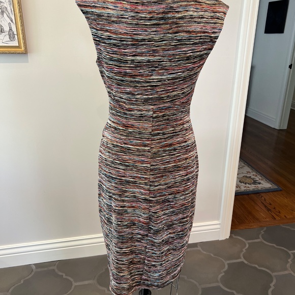 Flattering colorul layered fitting dress - Picture 4 of 7